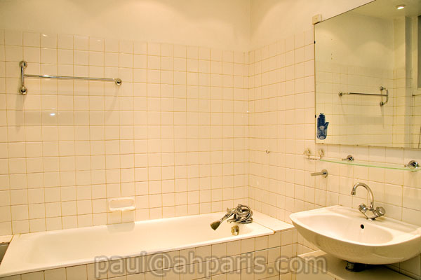 Ah Paris vacation apartment 165 - sdb2