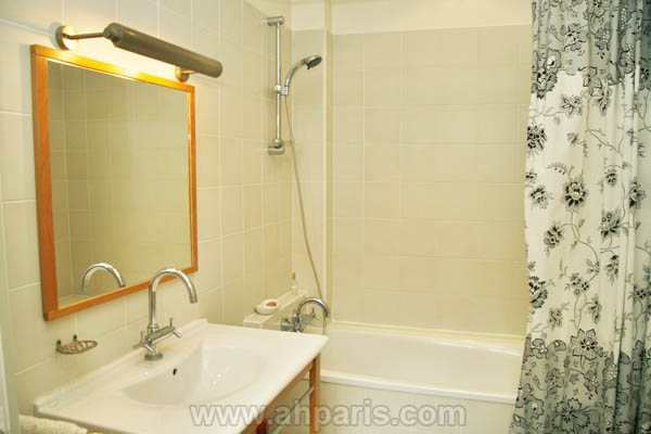 Ah Paris vacation apartment 187 - sdb2