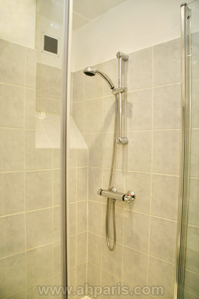 Ah Paris vacation apartment 201 - sdb_2