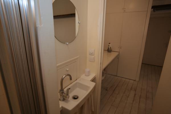 Ah Paris vacation apartment 247 - sdb4