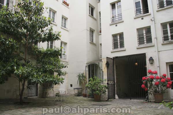 Ah Paris vacation apartment 318 - immeuble