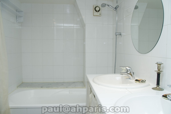 Ah Paris vacation apartment 318 - sdb