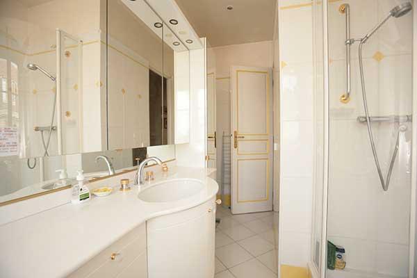 Ah Paris vacation apartment 324 - sdb2