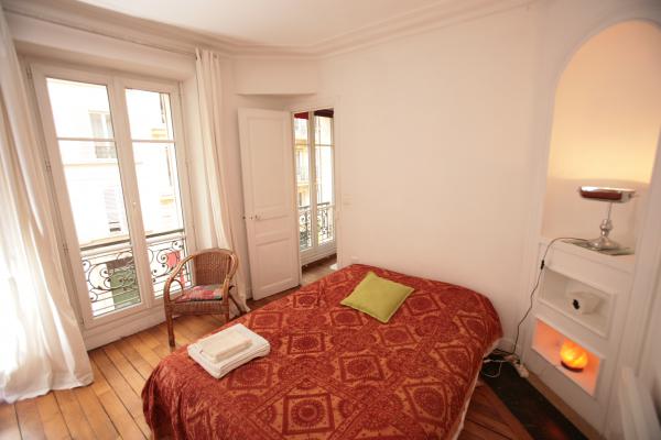 Ah Paris vacation apartment 365 - chambre