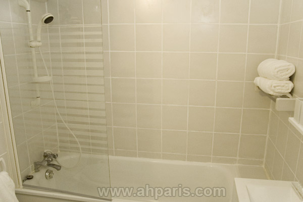 Ah Paris vacation apartment 372 - sdb_2